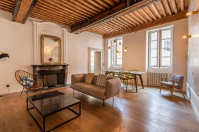 Spacious apartment Rated 4 stars in the heart of the old town